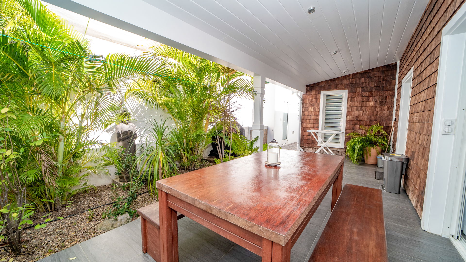 KITCHEN & DINING AREA