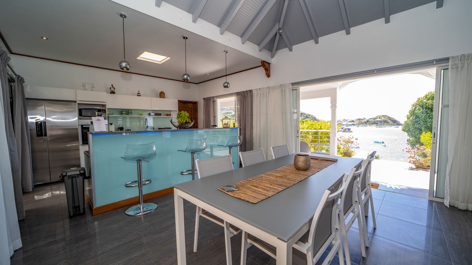 KITCHEN & DINING AREA