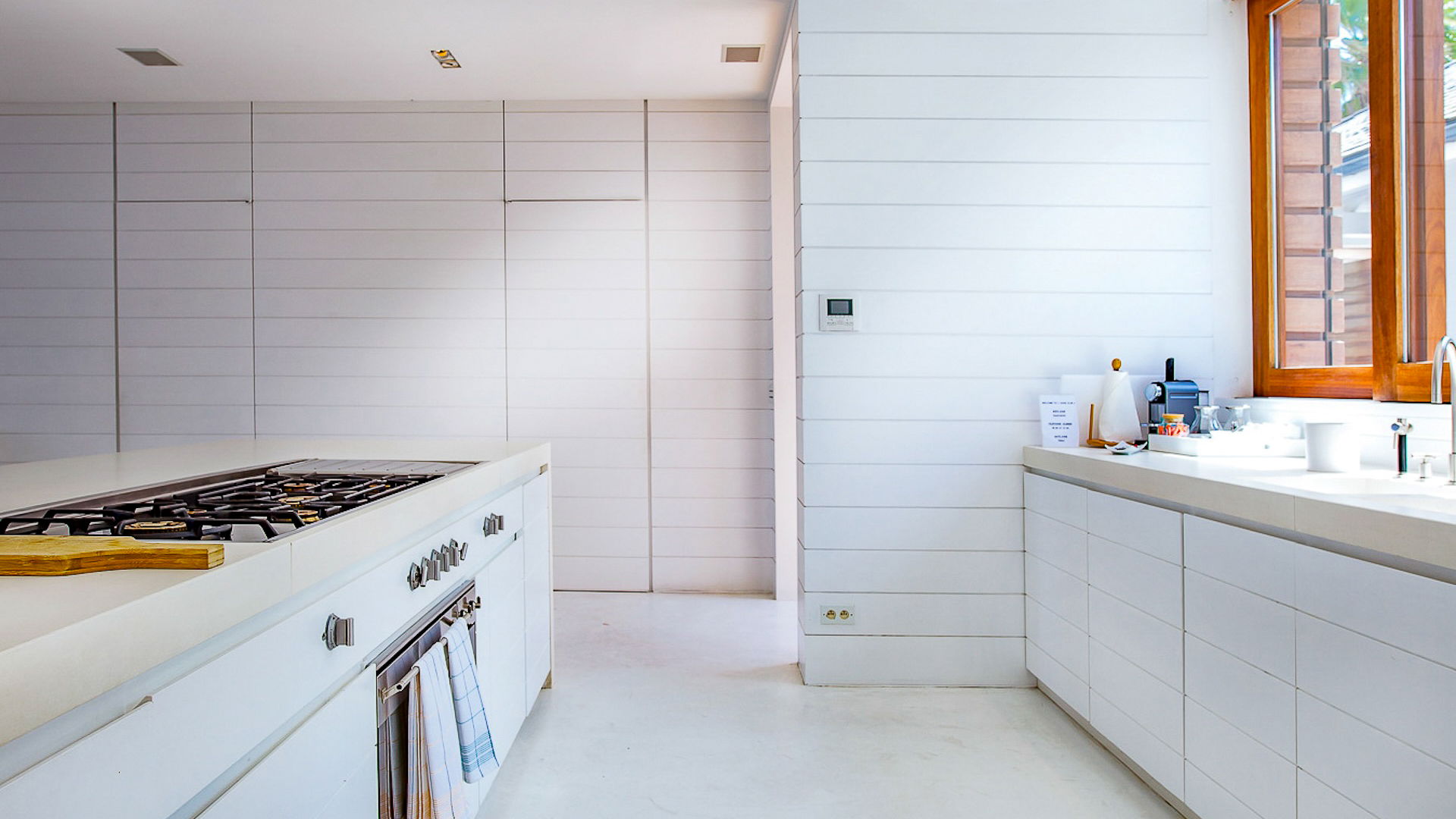 KITCHEN & DINING AREA