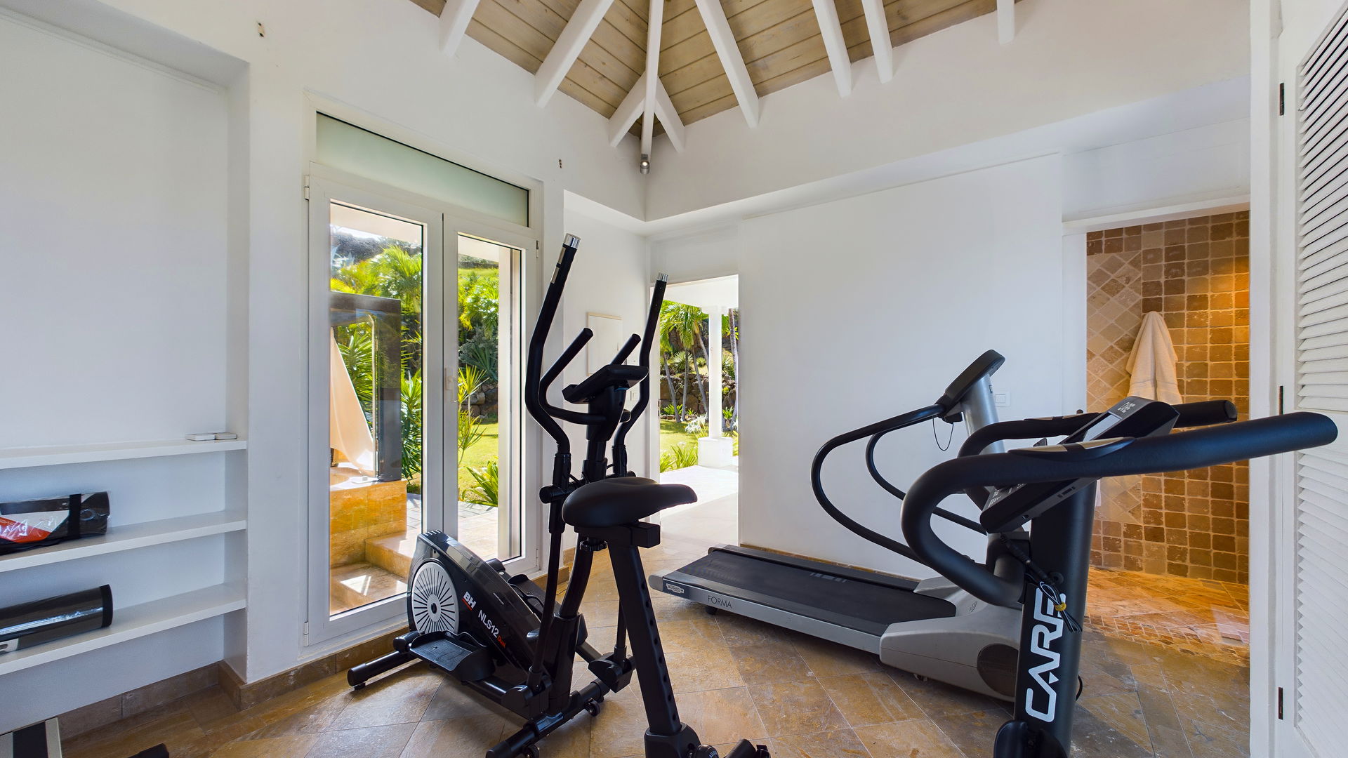 FITNESS ROOM