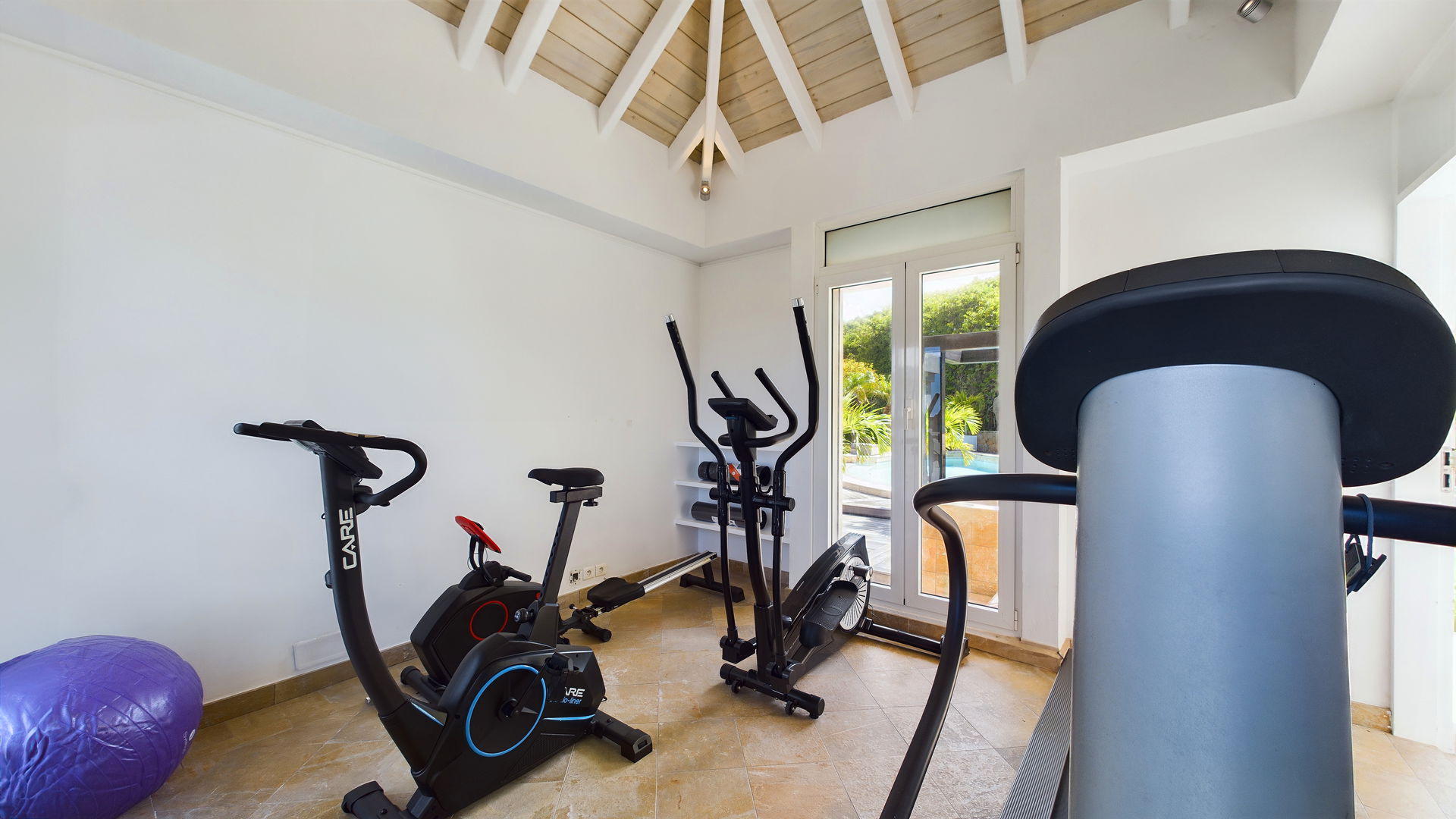 FITNESS ROOM