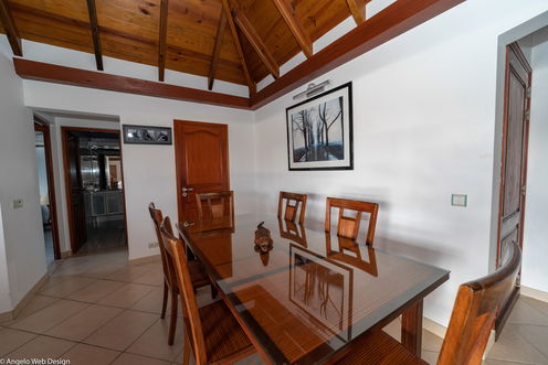 VILLA ROSEBUD DINING & KITCHEN 1