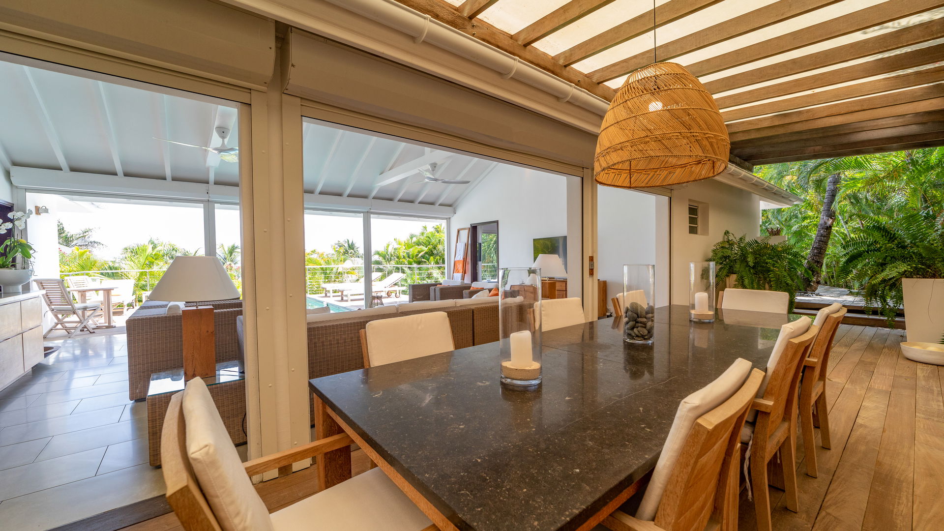 KITCHEN & DINING AREA