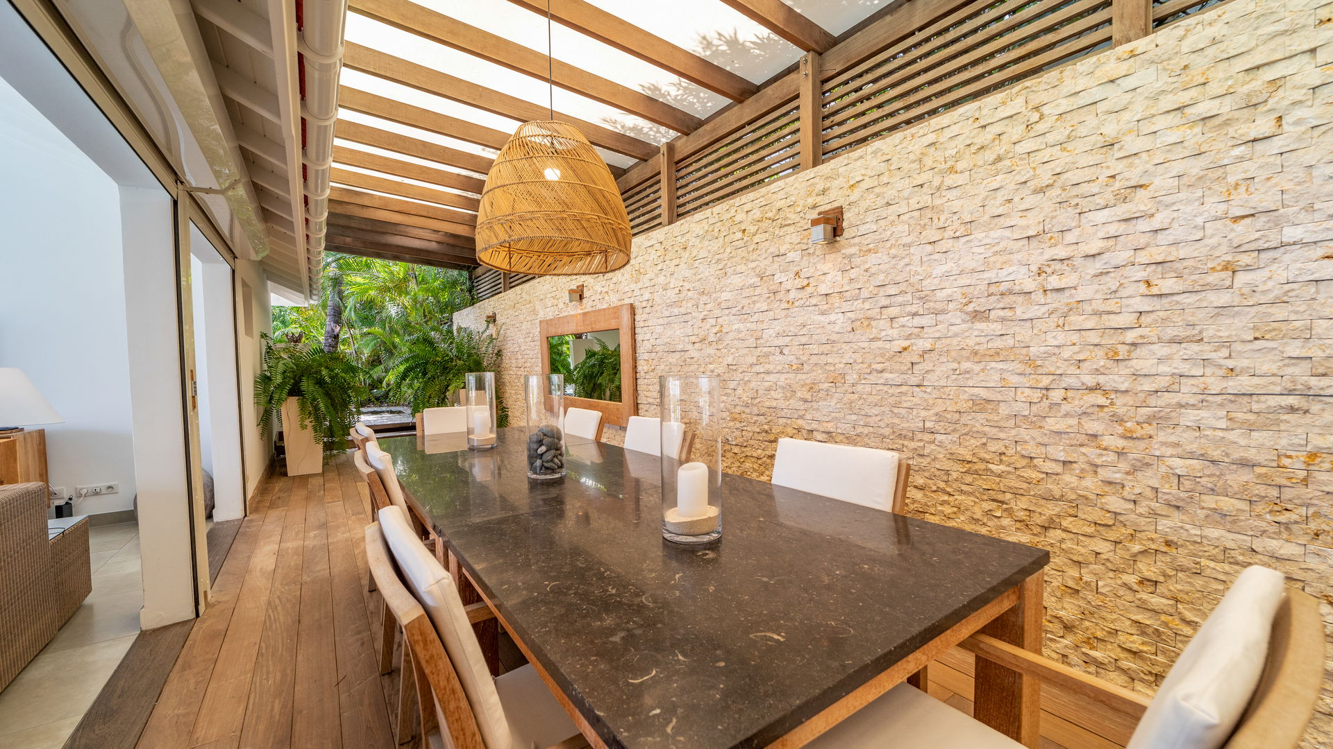 KITCHEN & DINING AREA