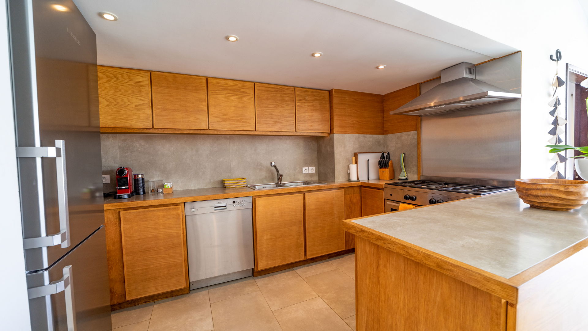 KITCHEN & DINING AREA