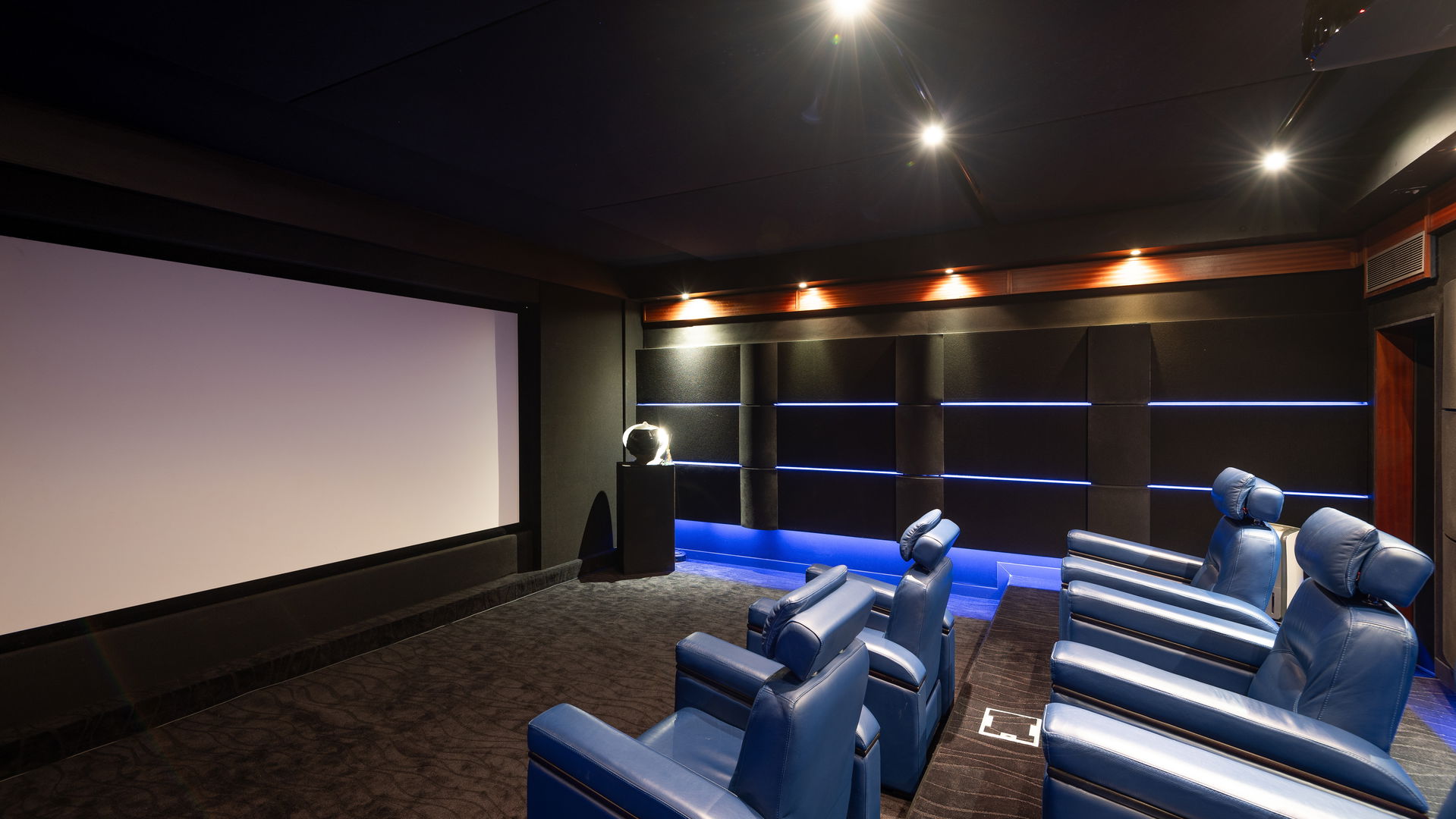 CINEMA ROOM