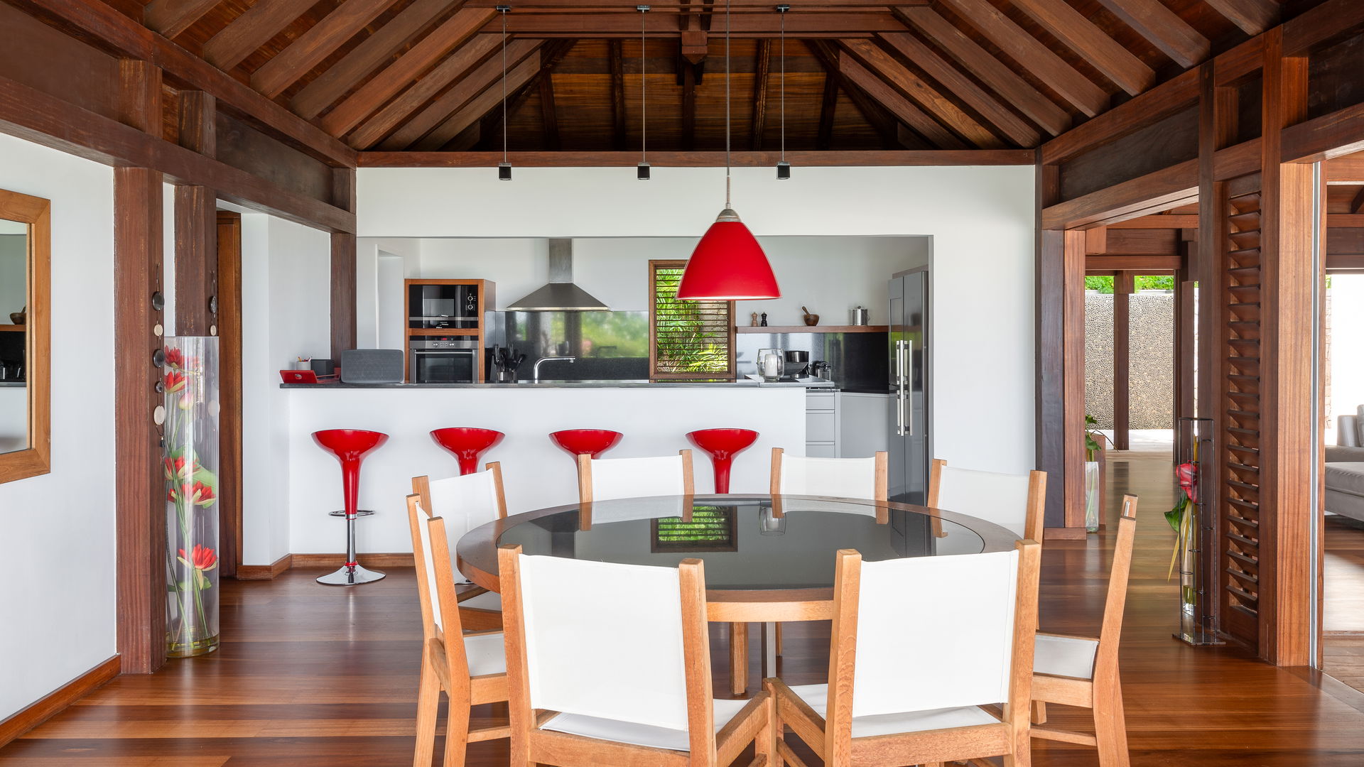 KITCHEN & DINING AREA