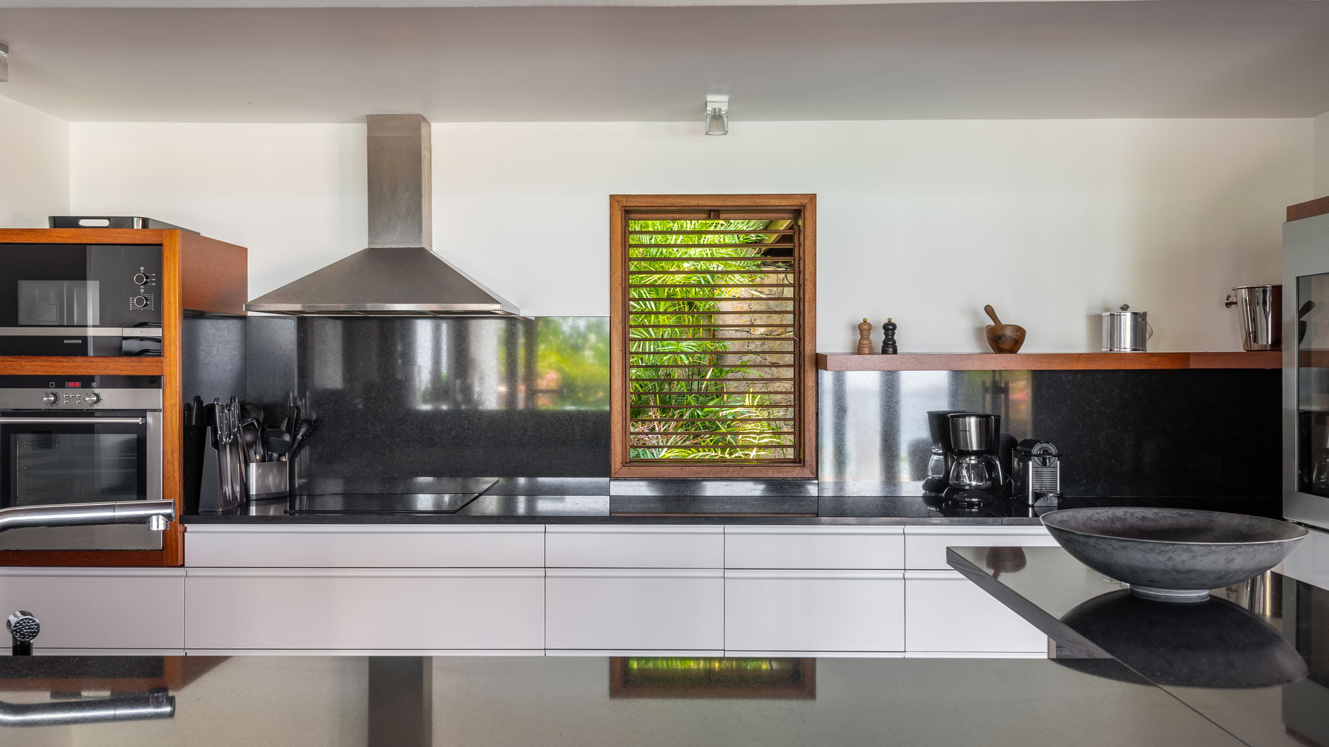 KITCHEN & DINING AREA