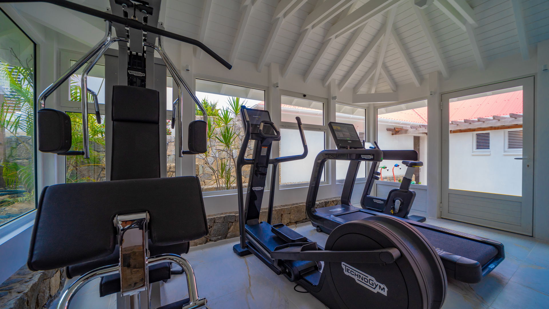 FITNESS ROOM