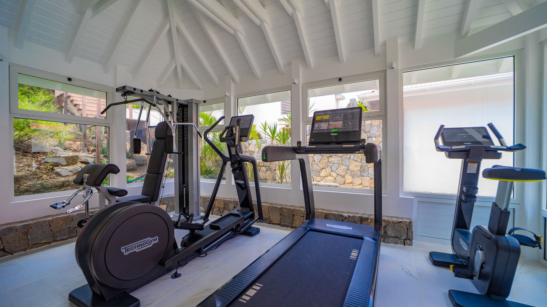 FITNESS ROOM