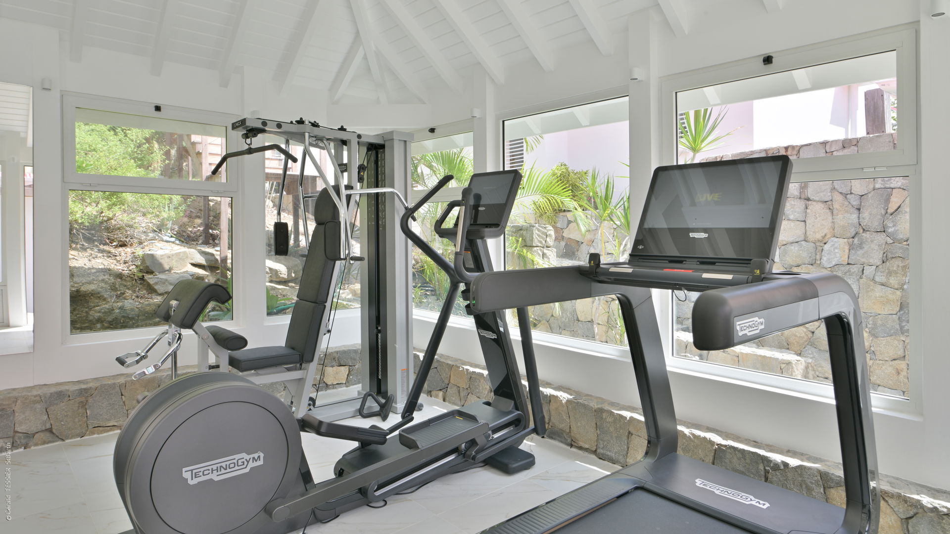 FITNESS ROOM