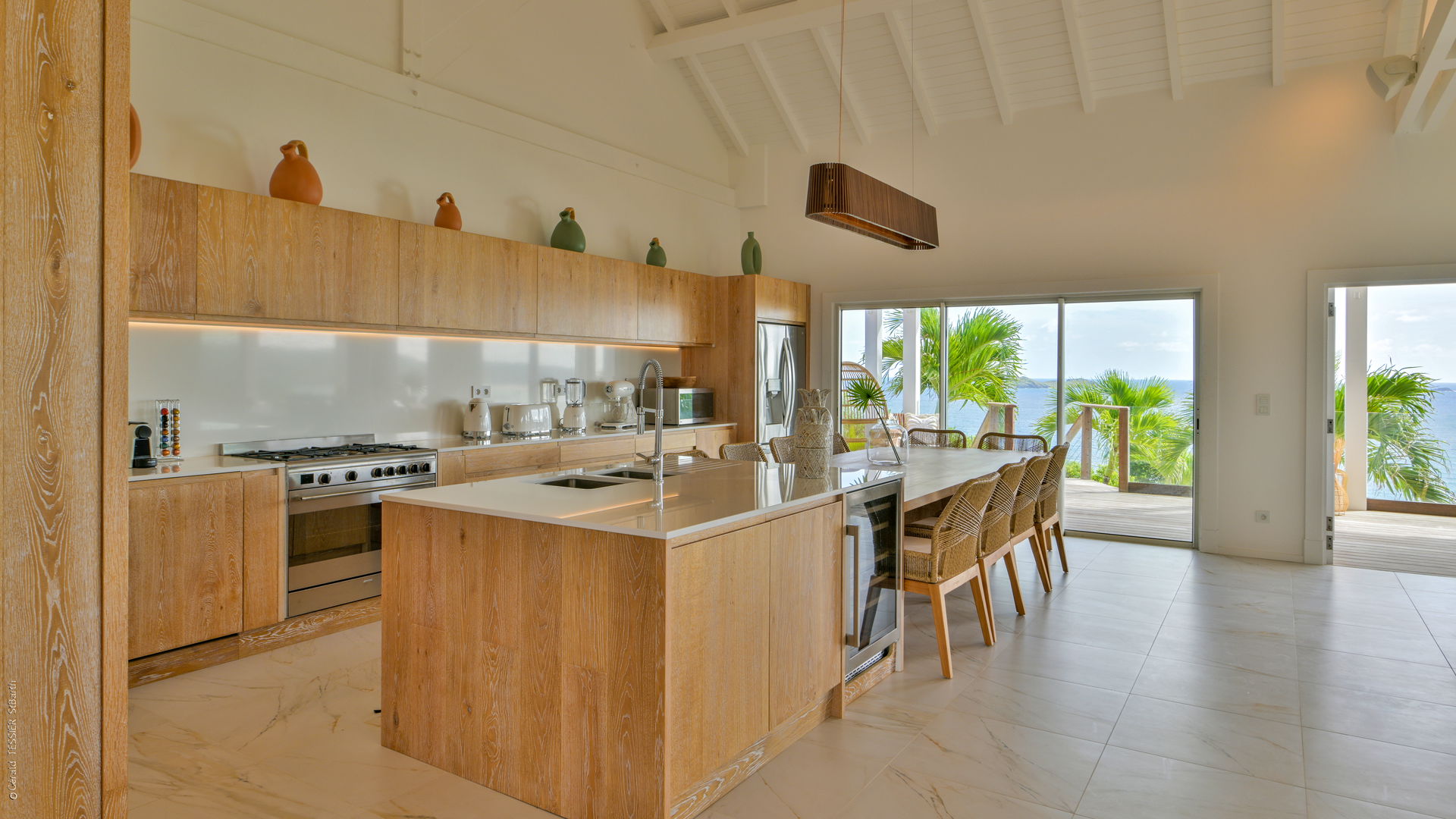 KITCHEN & DINING AREA