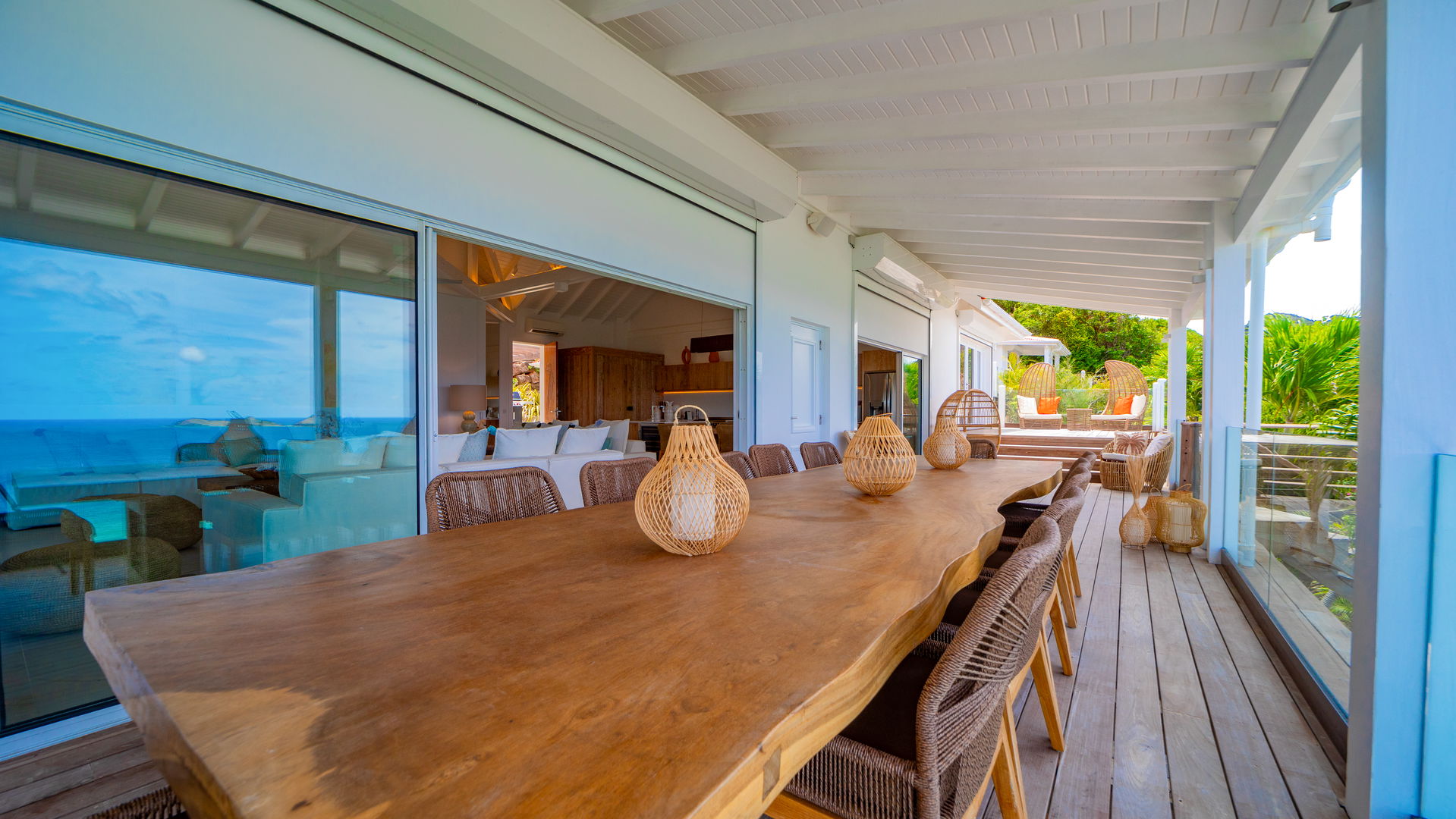 KITCHEN & DINING AREA