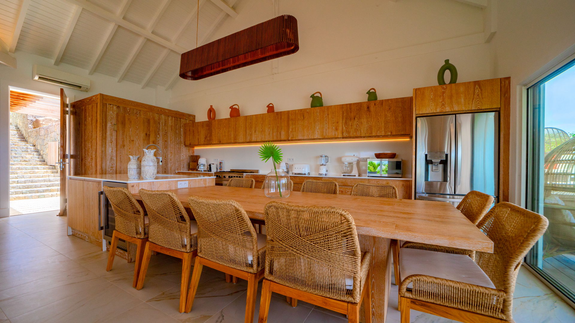 KITCHEN & DINING AREA