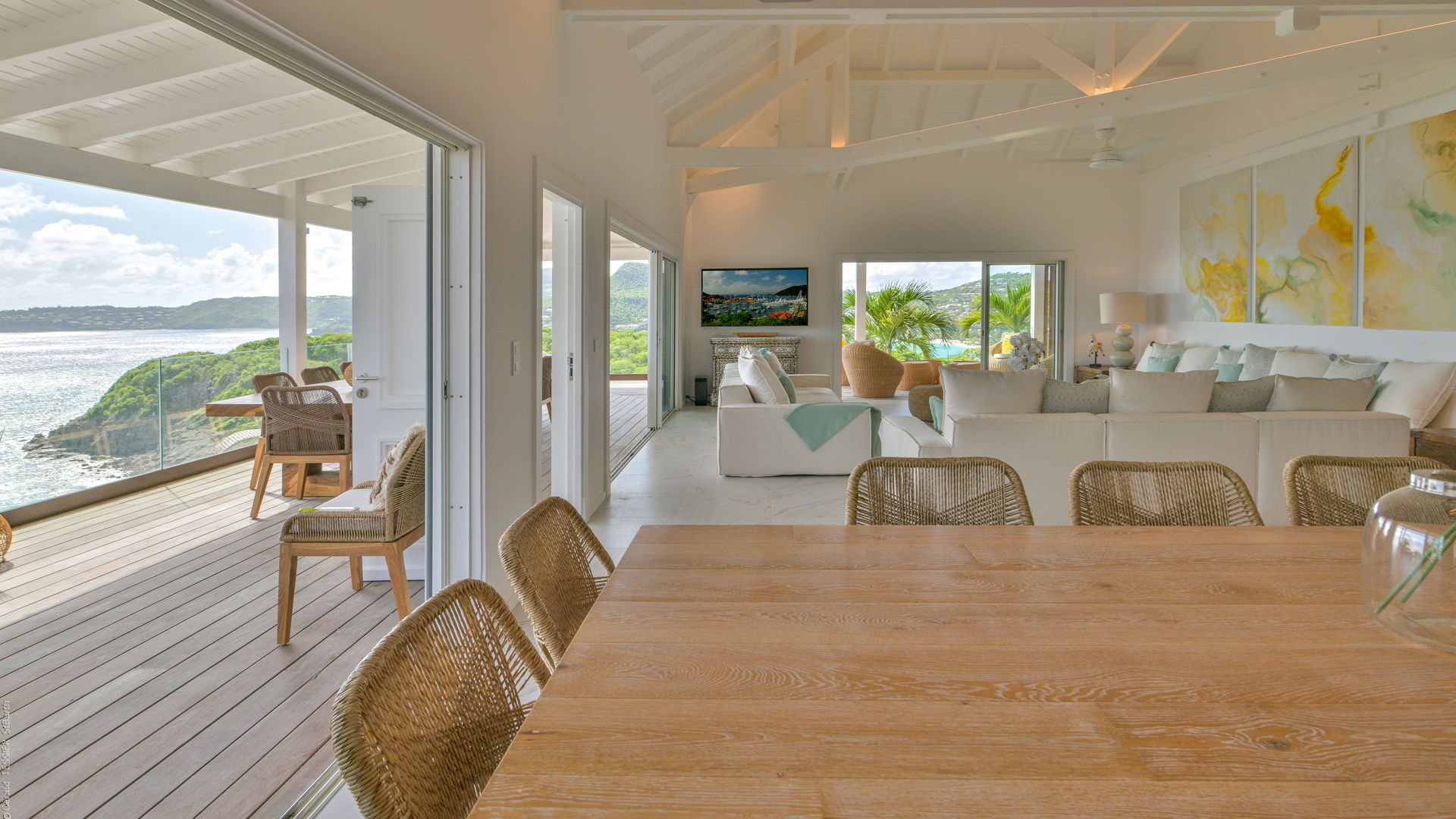 KITCHEN & DINING AREA