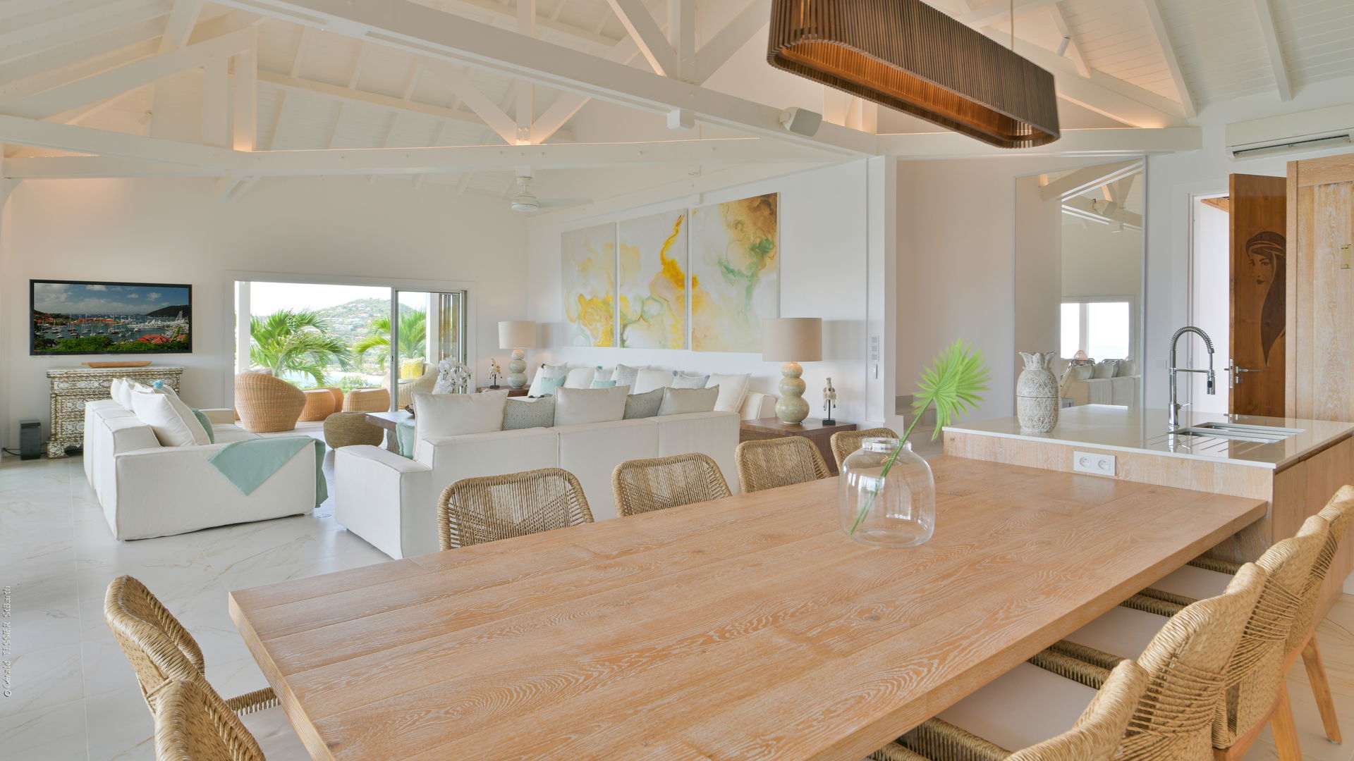 KITCHEN & DINING AREA