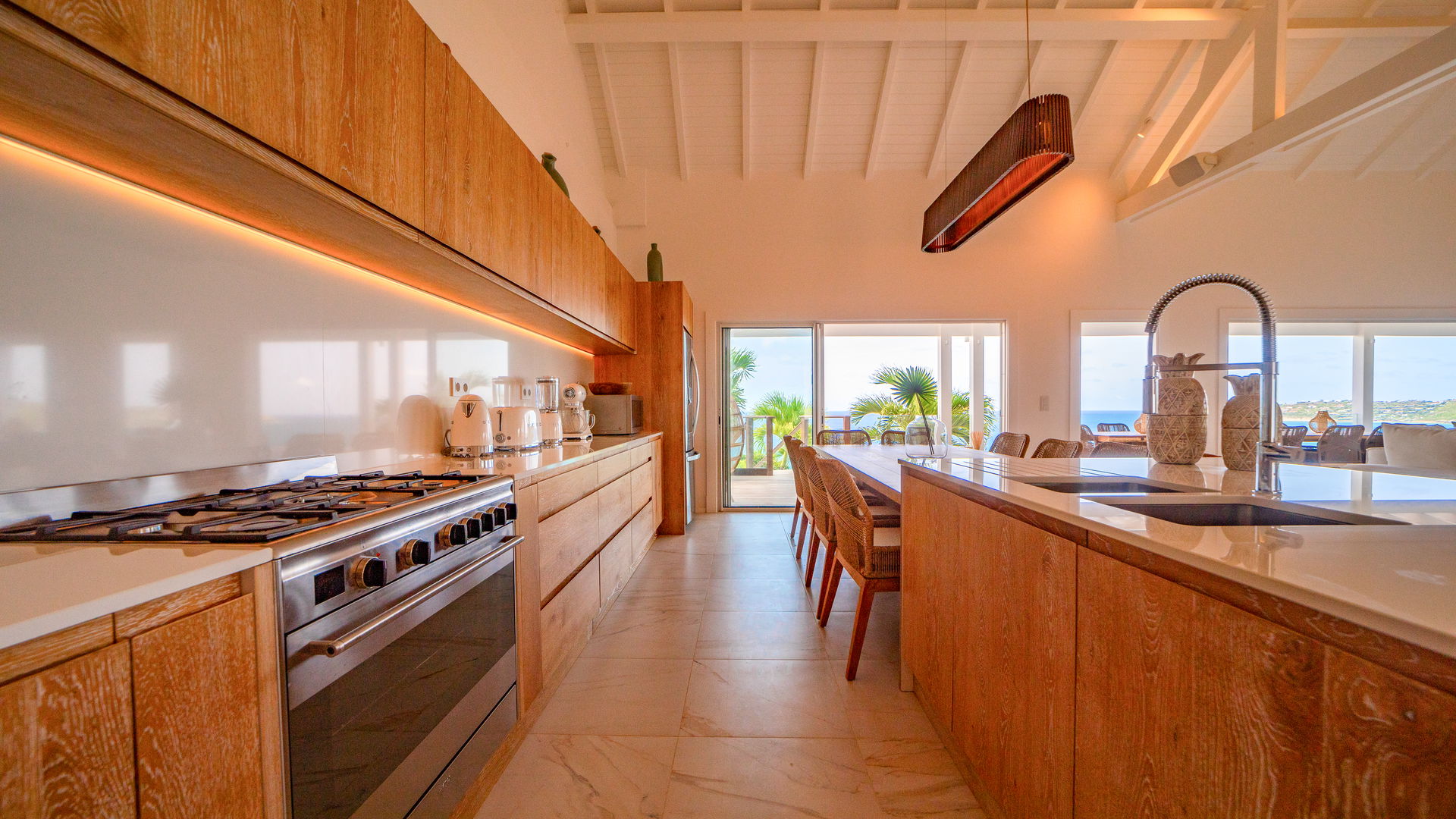 KITCHEN & DINING AREA