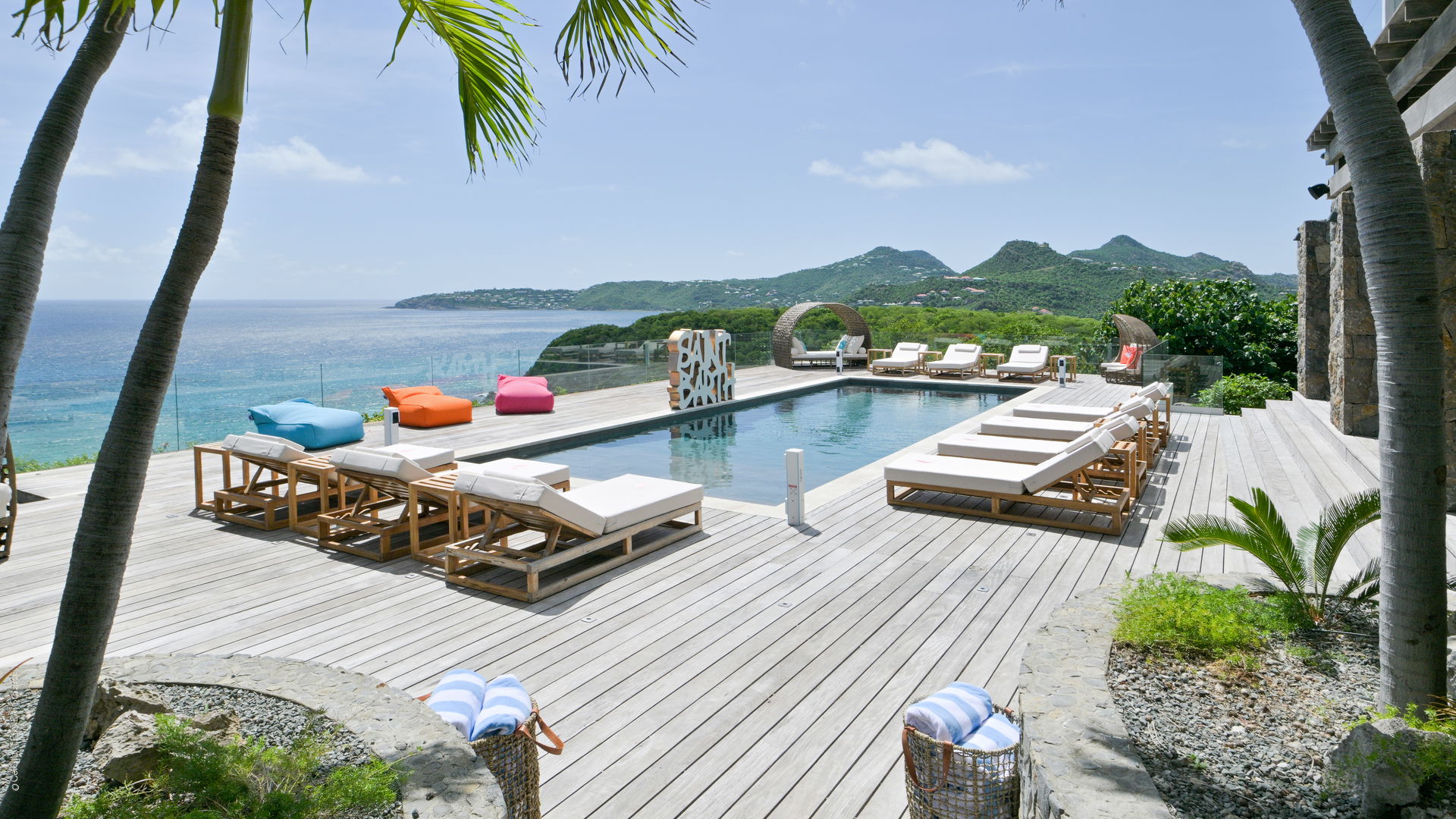 POOL & TERRACE