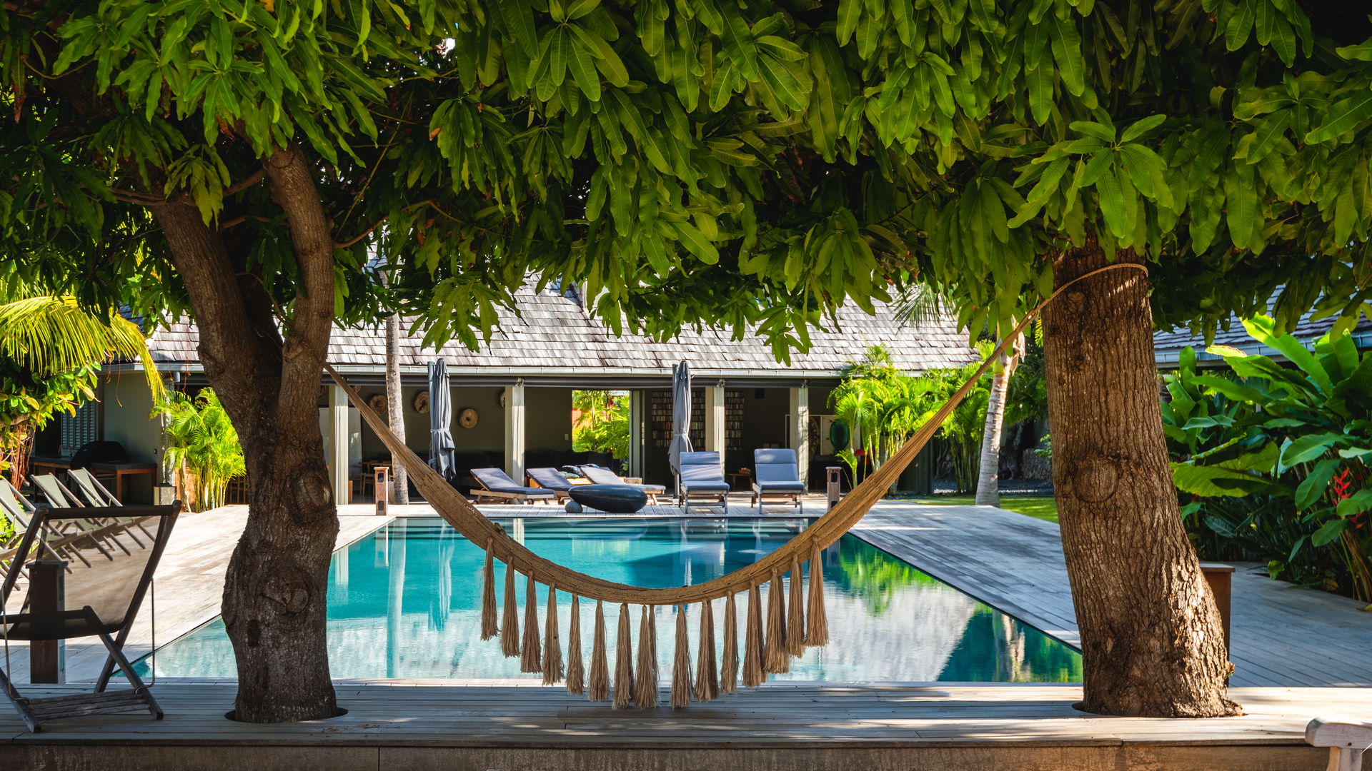 POOL & TERRACE