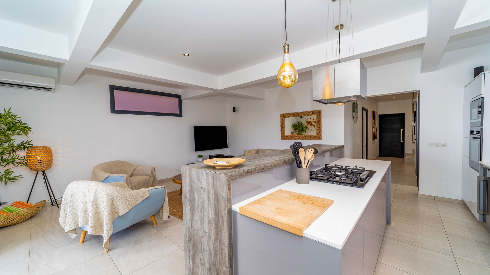 KITCHEN & DINING AREAS