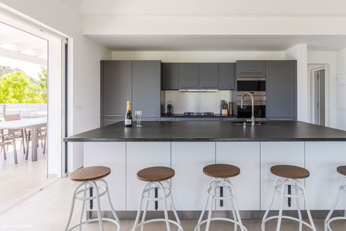 VILLA OISEAU BLEU KITCHEN & DINING 1