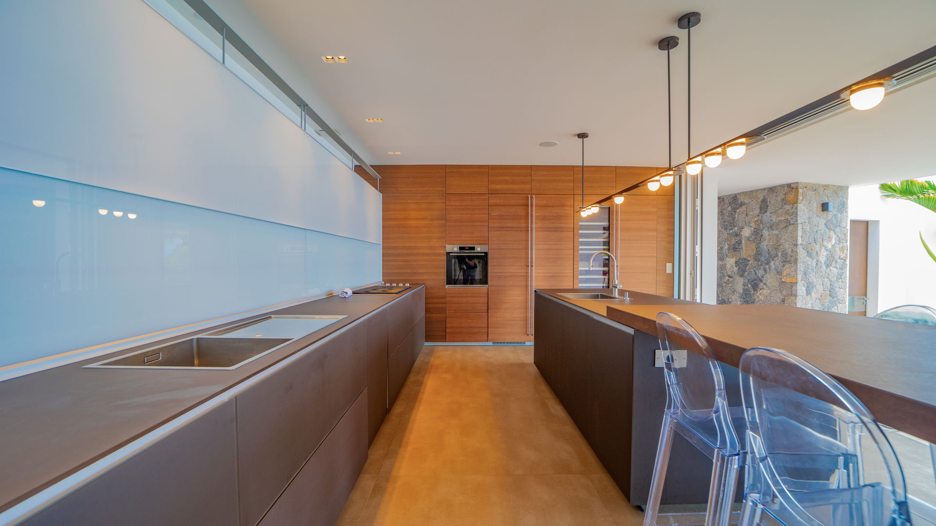 KITCHEN & DINING AREA