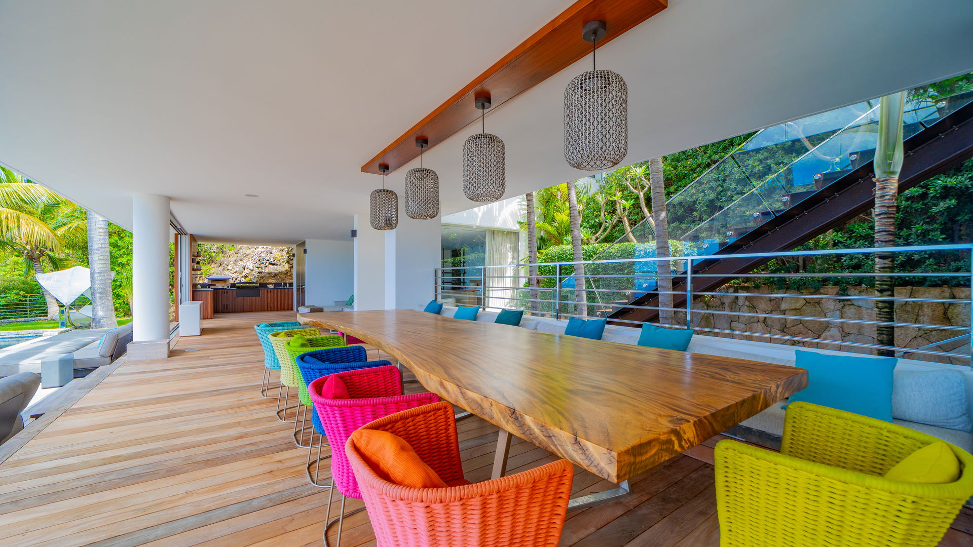 KITCHEN & DINING AREA