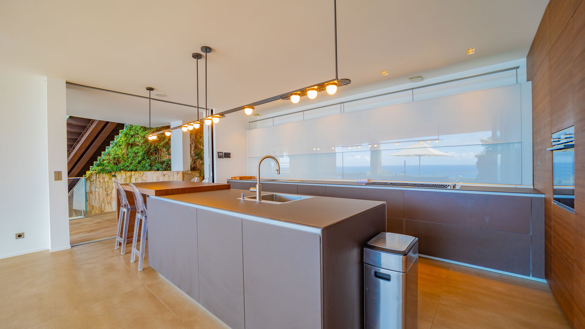 KITCHEN & DINING AREA