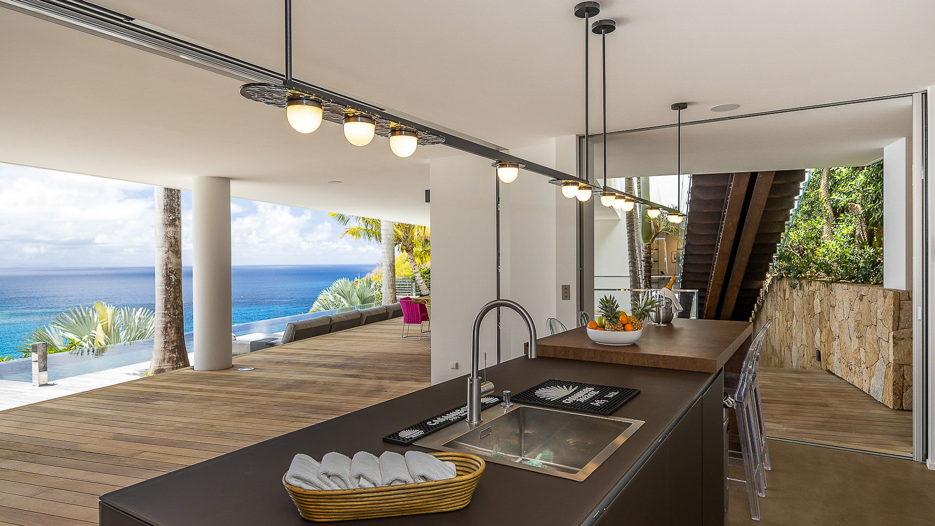 KITCHEN & DINING AREA