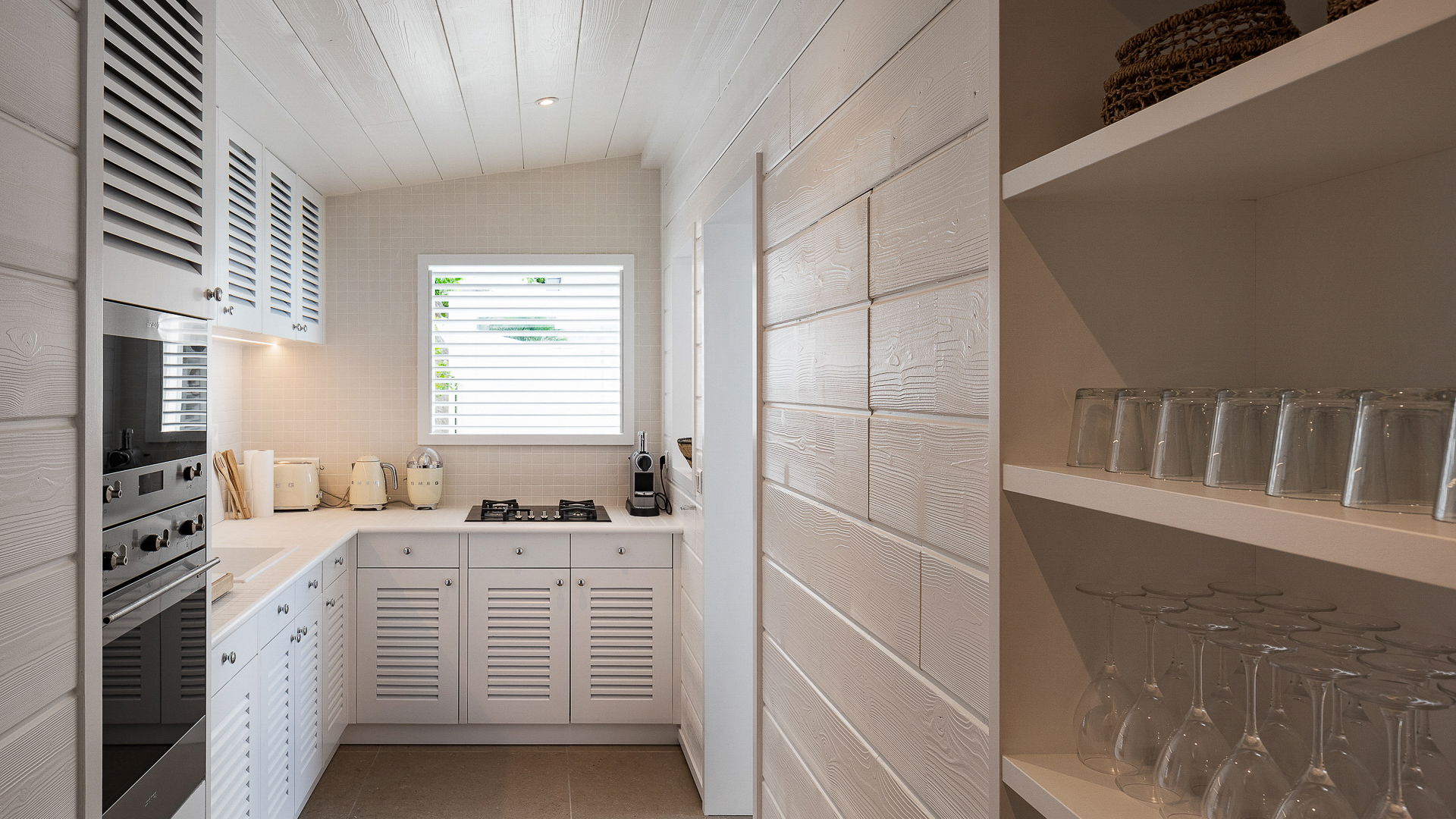 KITCHEN & DINING AREA