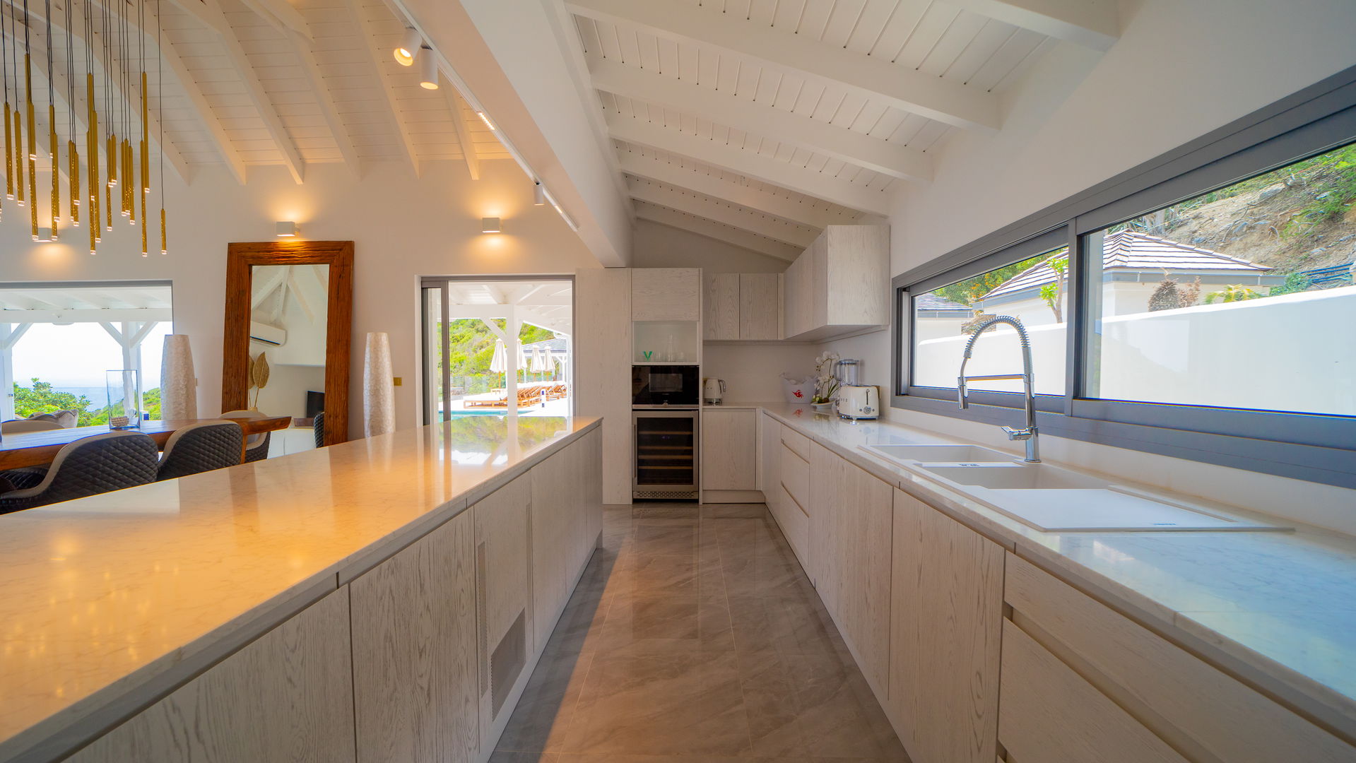 KITCHEN & DINING AREA