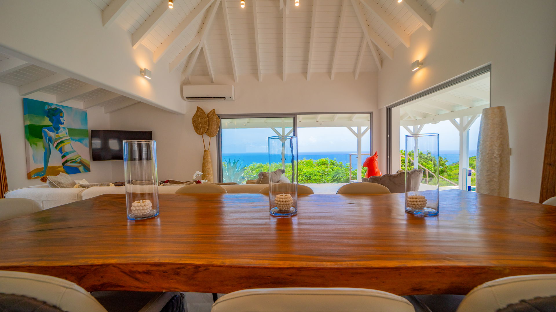 KITCHEN & DINING AREA