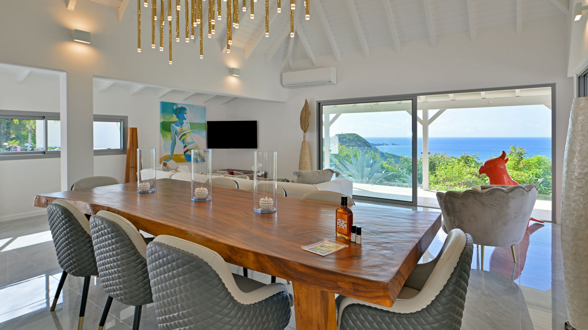 KITCHEN & DINING AREA