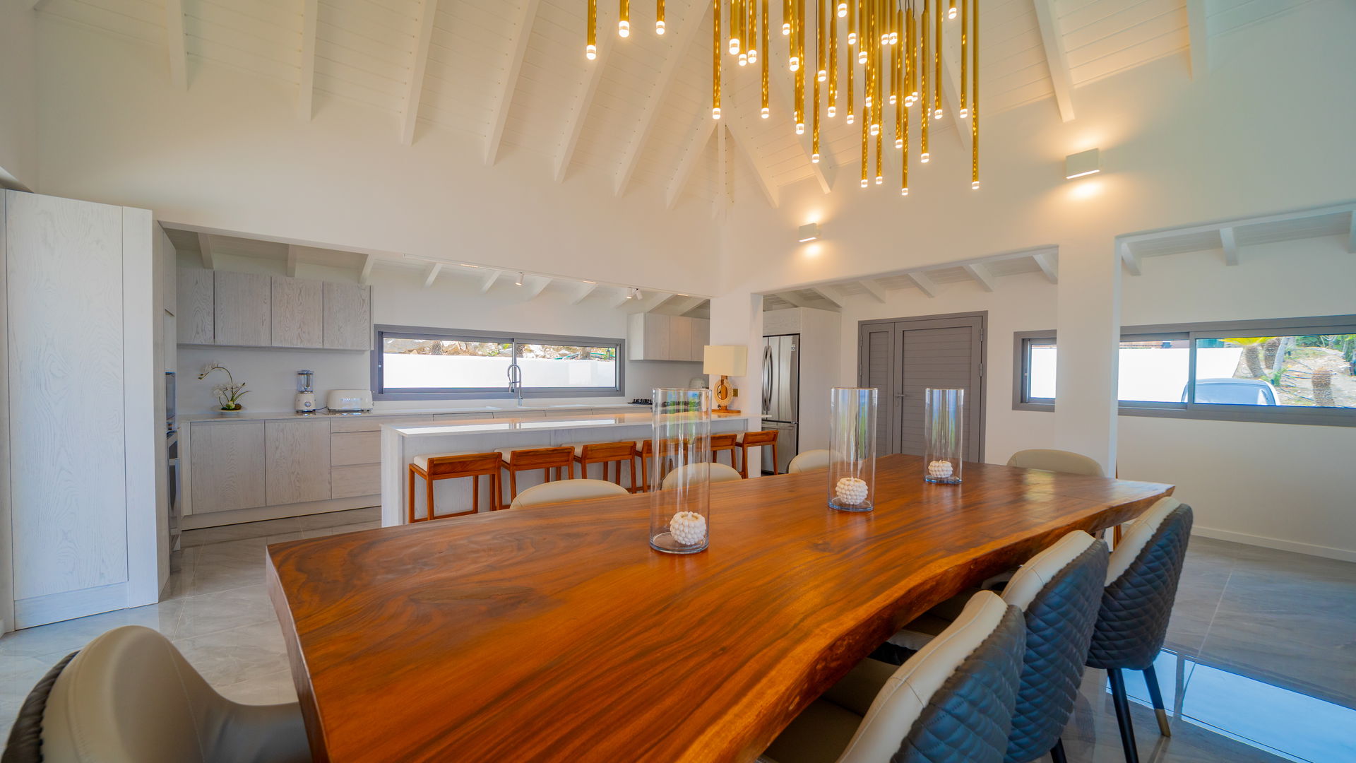 KITCHEN & DINING AREA