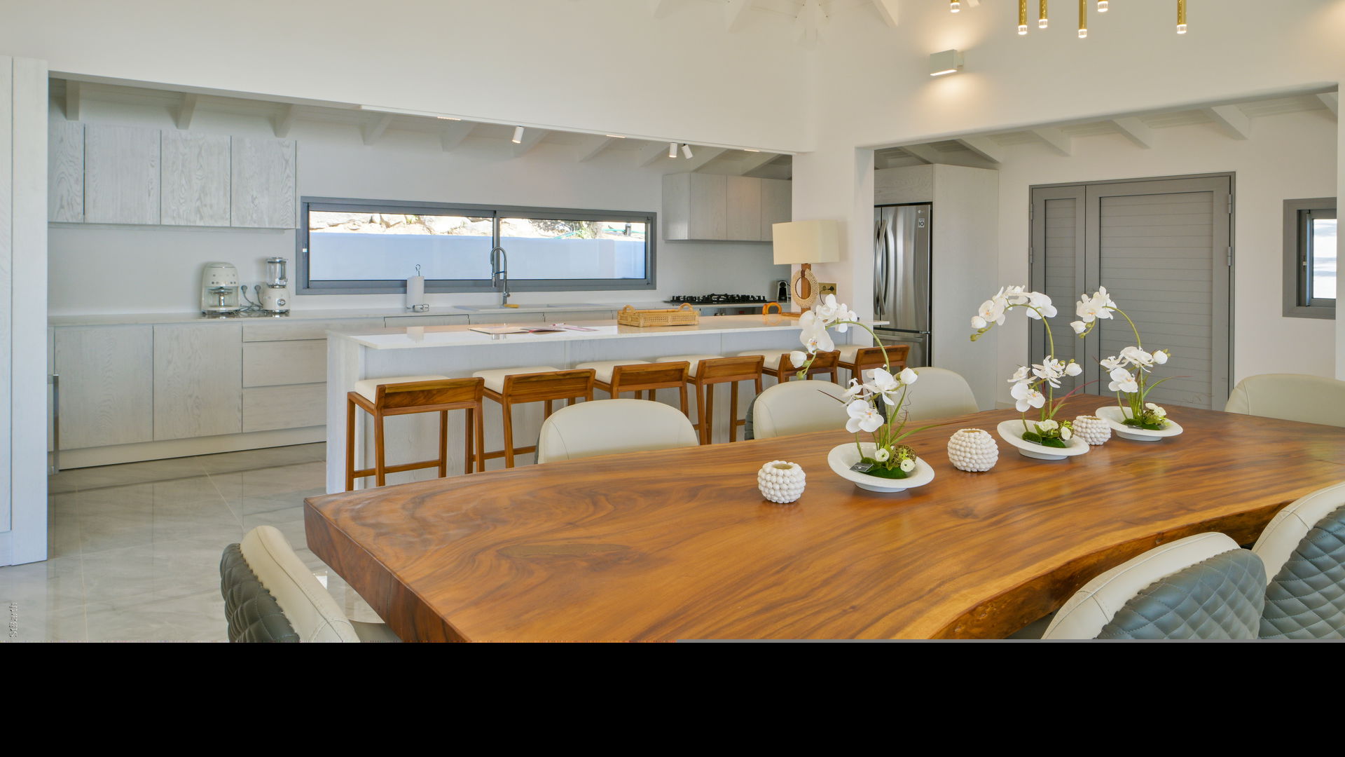 KITCHEN & DINING AREA