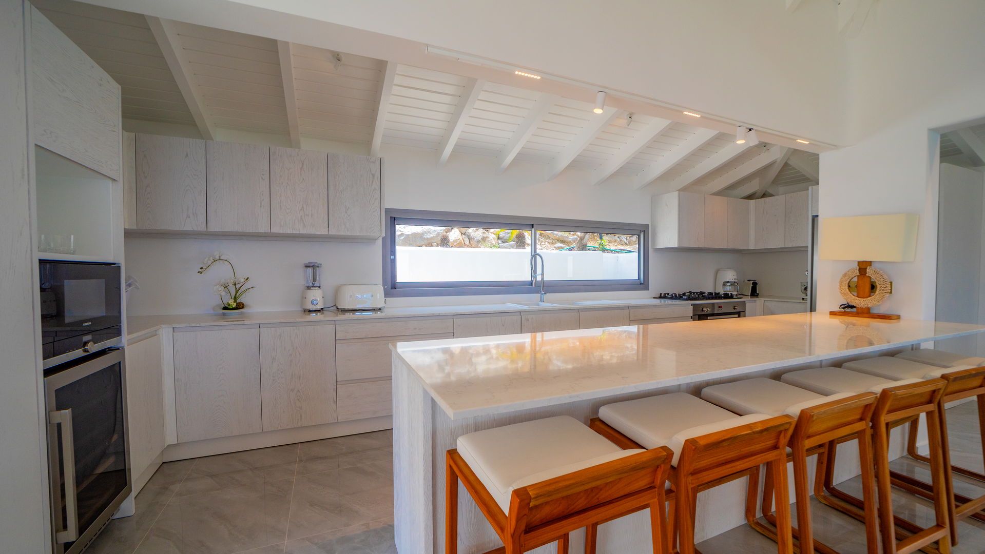 KITCHEN & DINING AREA