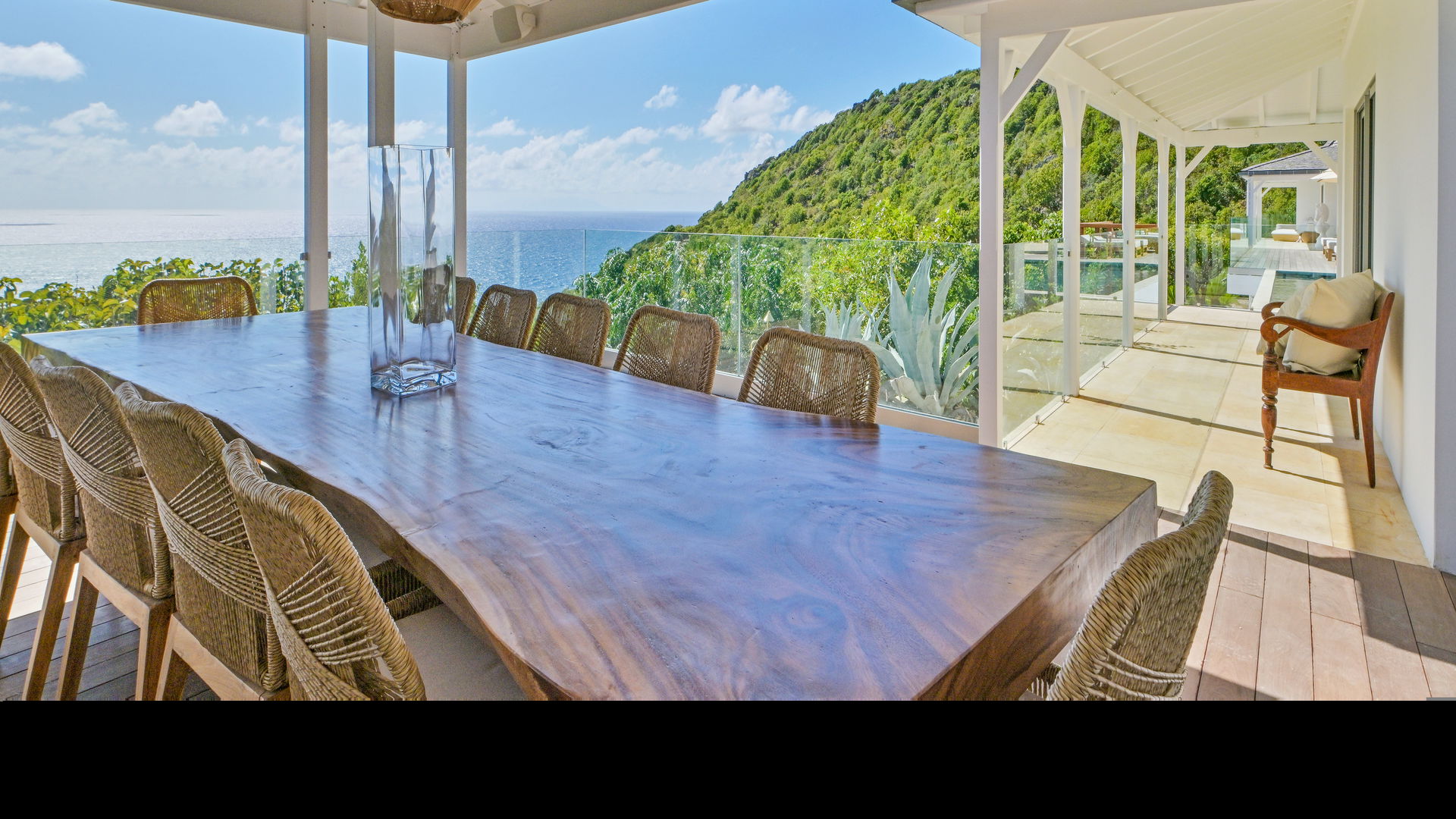 OUTDOOR DINING AREA