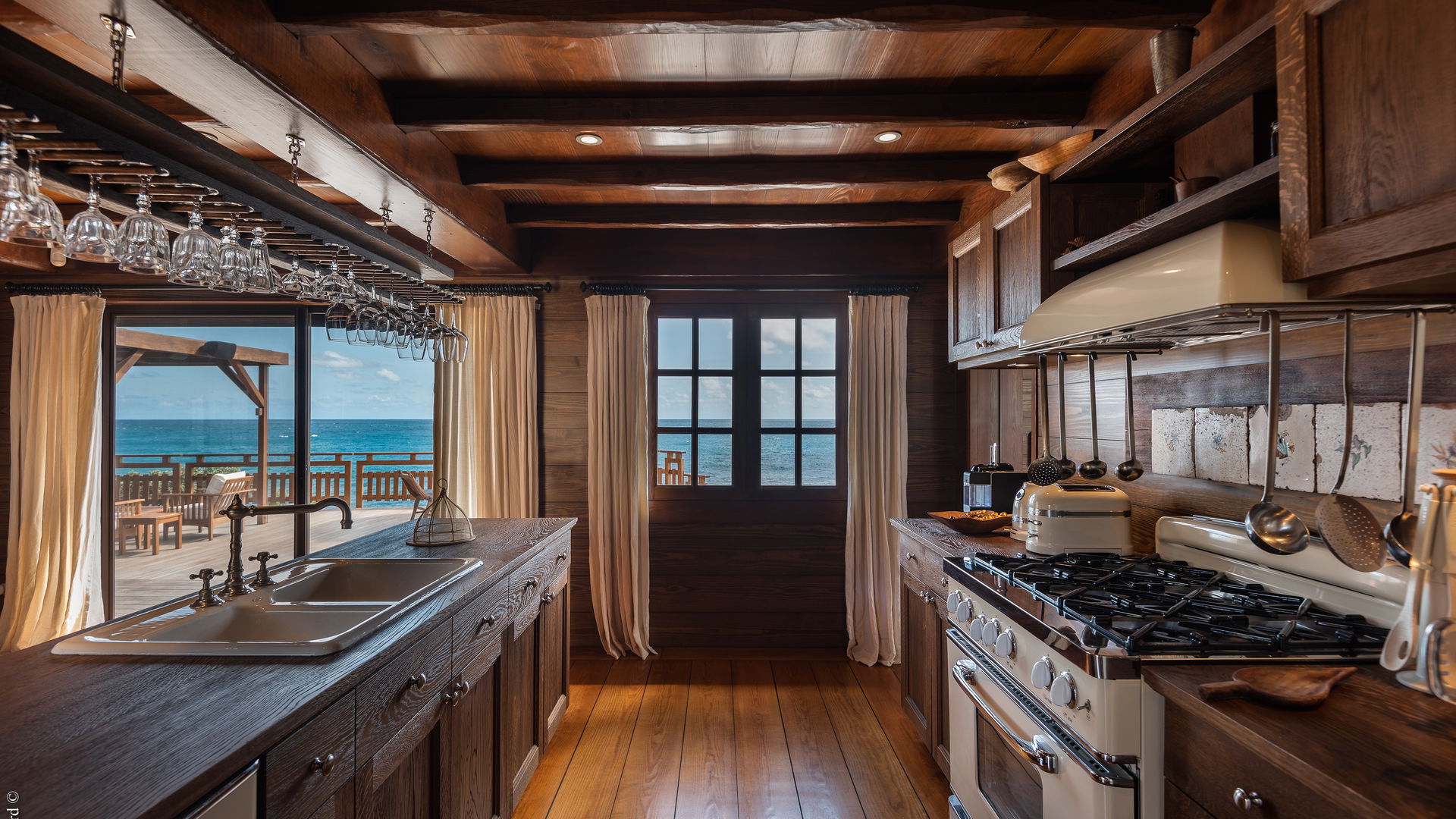 KITCHEN & DINING AREA