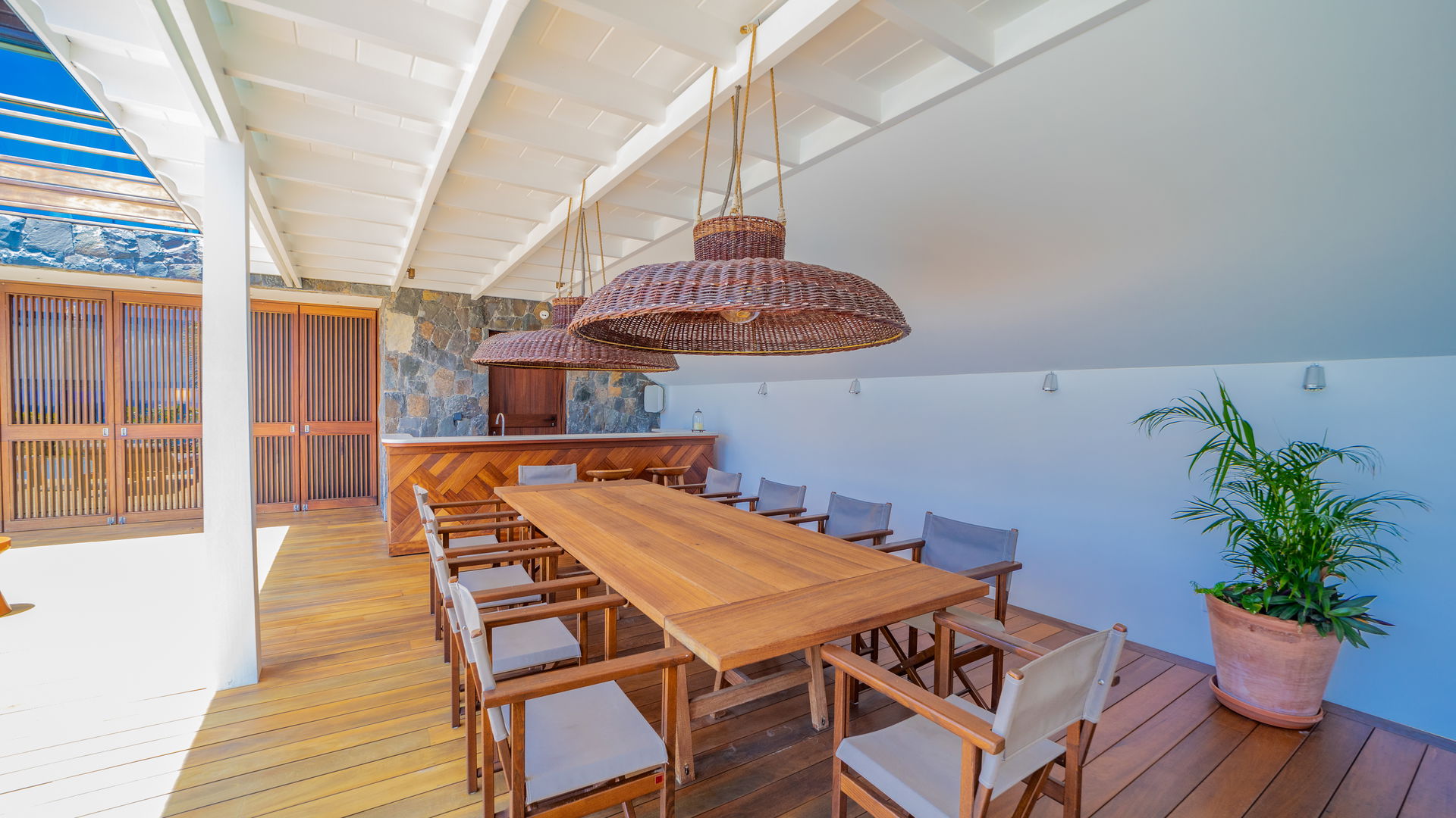 KITCHEN & DINING AREA